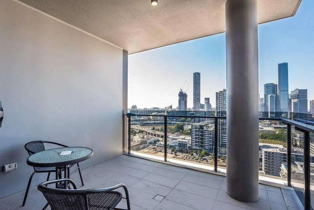 Convenient One-Bedroom Apartment In Brisbane Central Area Australia