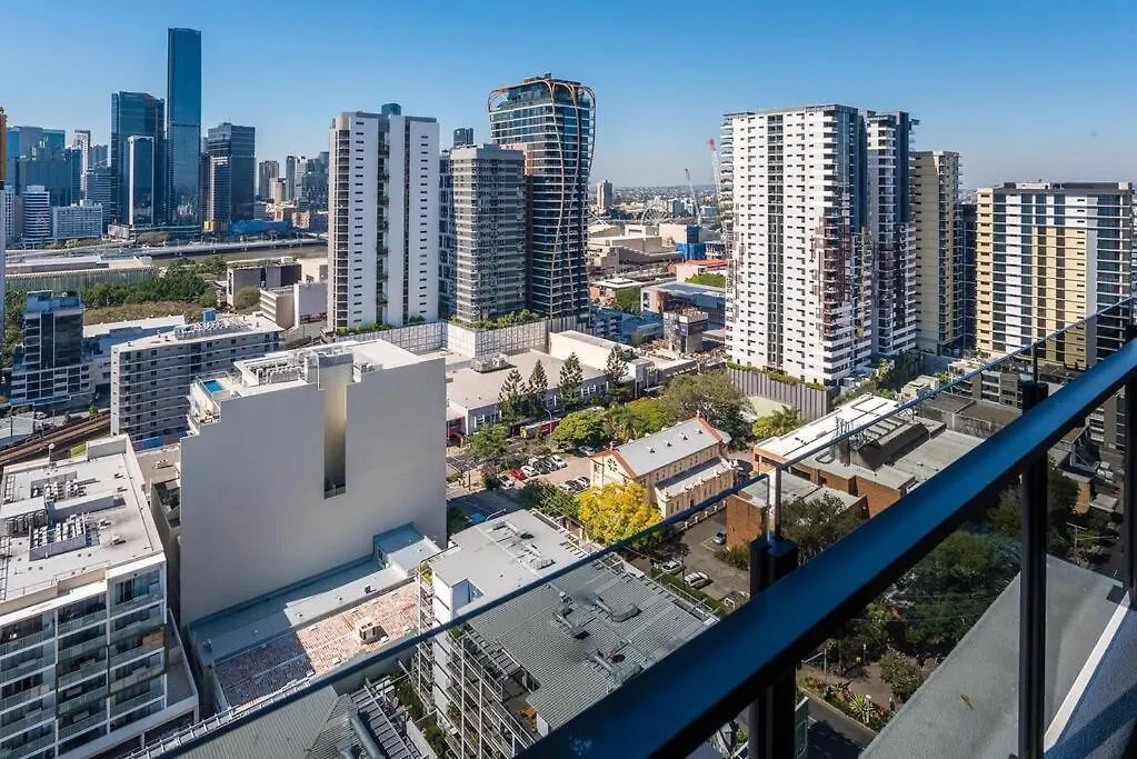Convenient One-Bedroom Apartment In Brisbane Central Area 0*,